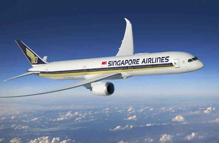 Singapore Airlines to vaccinate all staff on flights